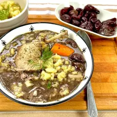 Jakie przyprawy do czerniny? Odkryj sekrety smaku tej zupy
