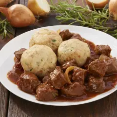 Jak zrobić gulasz z dzika – sekrety idealnego smaku i aromatu