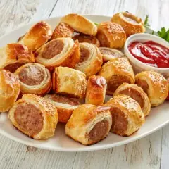 Prosty przepis na kiełbasę w cieście, która zachwyci każdego smakosza