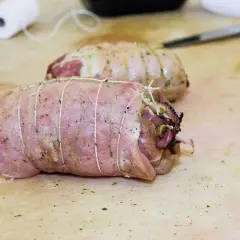Pyszne roladki ze schabu. Prosty przepis na kruche mięso krok po kroku