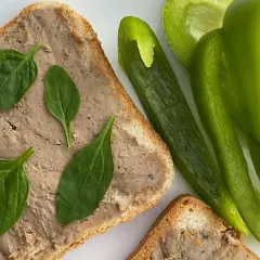 Ile kcal ma kanapka z pasztetem? Zaskakujące fakty i porady