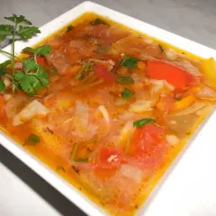 Prosta zupa gulaszowa z wieprzowiny, którą zrobisz w 30 minut