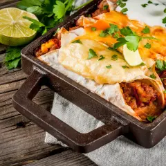 Prosty przepis na enchiladę drobiową, która zachwyci Twoich gości