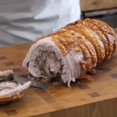 Jakie przyprawy do boczku rolowanego, aby zachwycić smakiem?