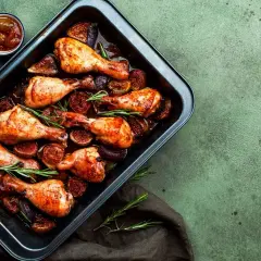 Sekretny trik na idealne udka z kurczaka: Czas i temperatura pieczenia