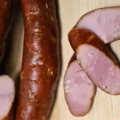 Ile przypraw na 10 kg kiełbasy? Odkryj idealne proporcje smaków