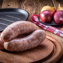 Czym się różni biała kiełbasa od zwykłej? Odkryj kluczowe różnice