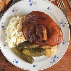 Jak zrobić golonkę pieczoną - prosta receptura na soczyste danie