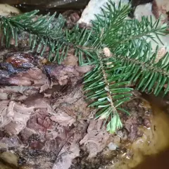 Jak piec baraninę, aby była soczysta i pełna smaku? Sprawdź!