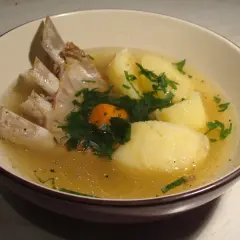 Jakie przyprawy do rosołu z baraniny, aby uzyskać wyjątkowy smak?