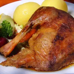 Jakie przyprawy do pieczenia gęsi, aby uzyskać wyjątkowy smak?