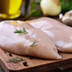 Ile piec piersi kurczaka w piekarniku, aby były soczyste i smaczne?