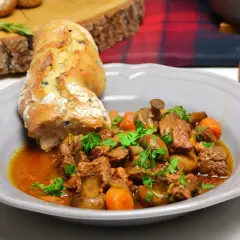 Jakie mięso do wołowiny po burgundzku? Najlepsze kawałki