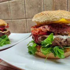 Jaka wołowina na burgery? Odkryj najlepsze kawałki dla smaku