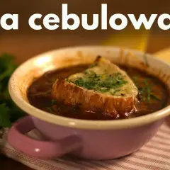 Jakie przyprawy do zupy cebulowej, aby uniknąć mdłego smaku?