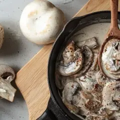 Jakie przyprawy do sosu grzybowego, by wydobyć jego pełen smak?