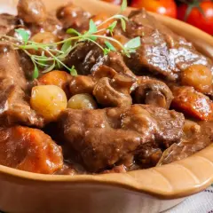 Duszenie wołowiny krok po kroku. Sekretne triki, które zmienią twoje mięso w arcydzieło