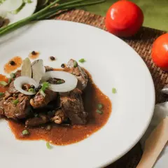 Dlaczego wątróbka strzela przy smażeniu i jak tego uniknąć?