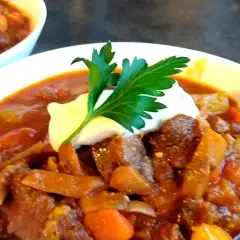 Jakie przyprawy do gulaszu wołowego, aby zachwycić smakiem?