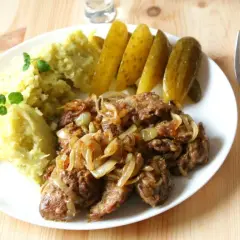 Jak moczyć wątróbkę drobiową, by była soczysta i aromatyczna?