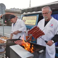 Kiełbasa z niebieskiej nyski – smak, historia i opinie Krakowa