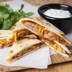 Pyszna quesadilla z szarpaną wieprzowiną - przepis, który zachwyca