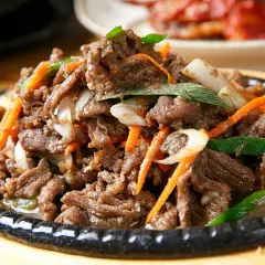 Wołowina po koreańsku: Pyszny przepis na bulgogi, który zachwyci