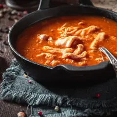 Jakie przyprawy do flaczków podkreślą ich smak i aromat?