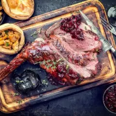 Jak upiec dziczyznę, by była soczysta i pełna smaku – sprawdzone metody