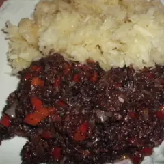 Jaką surówkę do kaszanki wybrać, aby zaskoczyć smakiem?