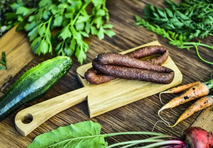 Kiełbasa na keto: jak wybrać zdrowe i smaczne opcje bez węglowodanów