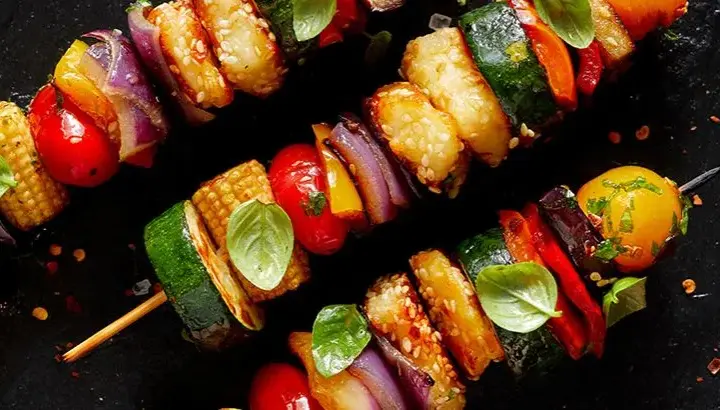 Ile kcal ma szaszłyk z grilla? Sprawdź kalorie i wybierz zdrowo
