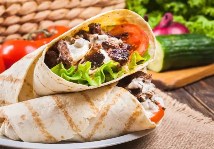 Ile kalorii ma kebab z baraniny? Zaskakujące wartości odżywcze!