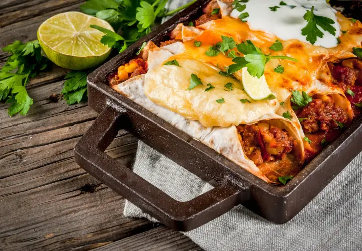 Prosty przepis na enchiladę drobiową, która zachwyci Twoich gości