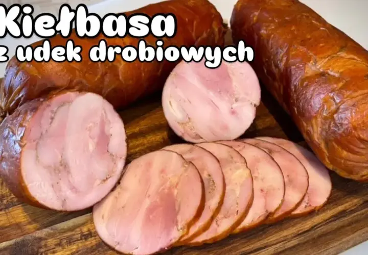 Kiełbasa z udek kurczaka w butelce - prosty przepis na smaczną przekąskę
