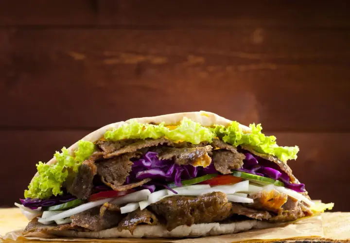 Czy baranina w kebabie to prawdziwe mięso? Co kryje się w składzie?