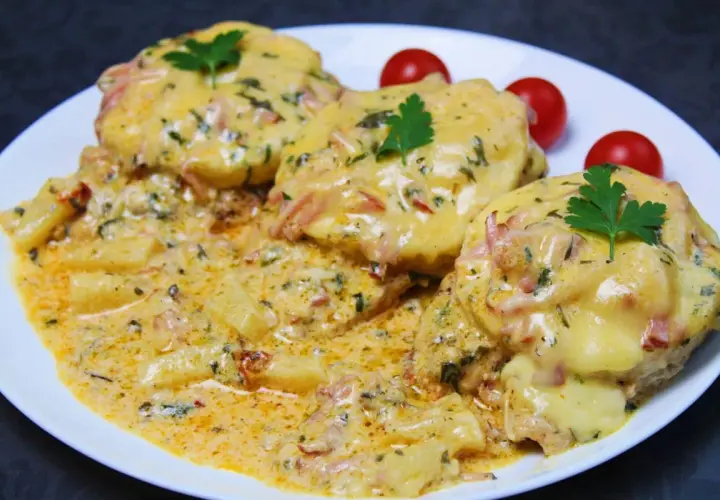 Pyszny przepis na filet drobiowy po hawajsku z ananasem i serem