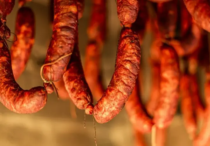 Jak długo wędzić kiełbasę, aby uzyskać idealny smak i aromat?