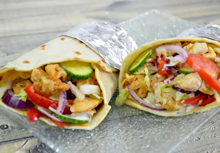 Ile kcal ma tortilla z kurczakiem i warzywami? Poznaj fakty!