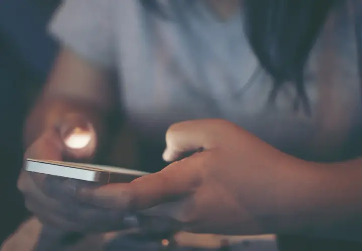 Kredyty a rozgrywki: różnica między Free Play a darmowymi rundami