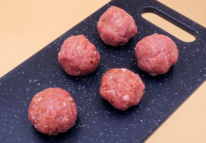Pulpety drobiowe kcal – ile kalorii mają i jak je przygotować zdrowo?