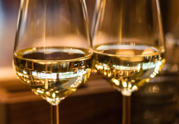Jakie wino do cielęciny? Odkryj idealne parowanie dla potraw