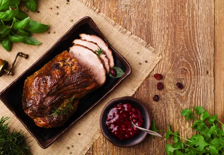 Jakie przyprawy do karkówki pieczonej w rękawie, aby zachwycić smakiem?