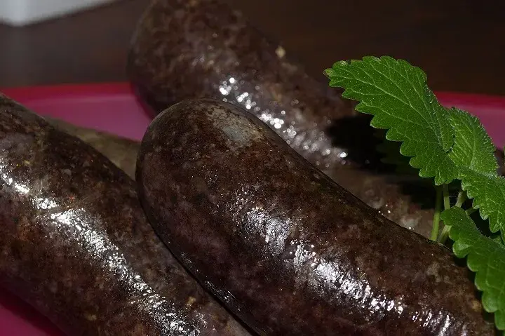 Jak szybko rozmrozić kaszankę - skuteczne metody bez czekania