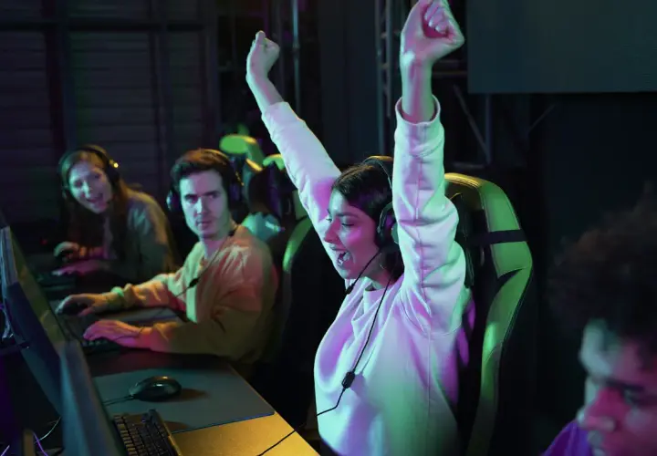 Dlaczego e-sport stał się jedną z najszybciej rosnących gałęzi cyfrowej rozrywki