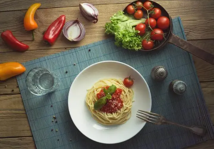 Jakie przyprawy do spaghetti, aby nadać mu wyjątkowy smak?