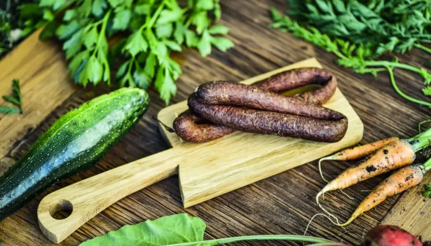 Kiełbasa na keto: jak wybrać zdrowe i smaczne opcje bez węglowodanów