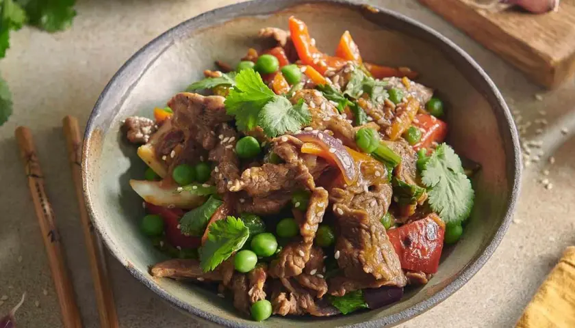 Szybki i prosty przepis na stir fry z wołowiną i warzywami