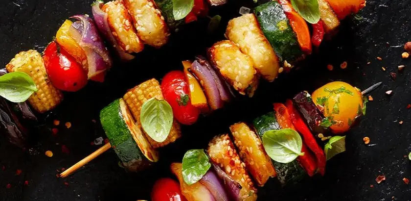 Ile kcal ma szaszłyk z grilla? Sprawdź kalorie i wybierz zdrowo