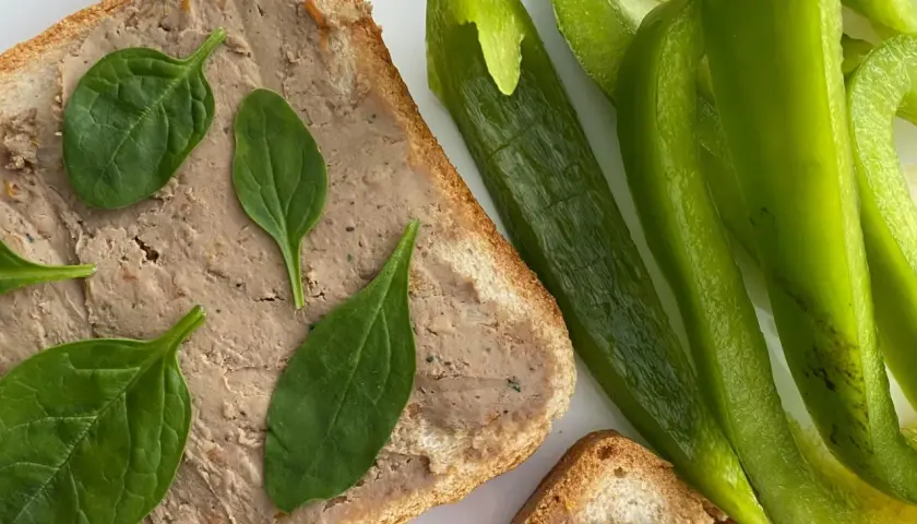 Ile kcal ma kanapka z pasztetem? Zaskakujące fakty i porady